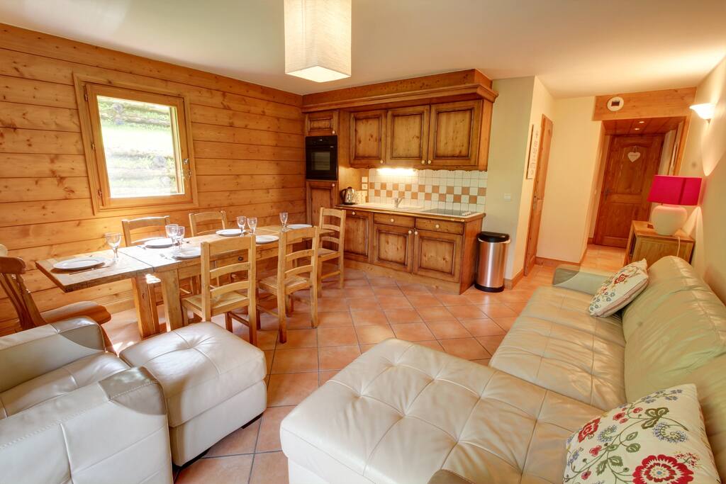 Well-equipped open-plan kitchen and dining area.