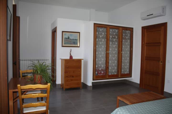 Изглед към просторността на стая № 2