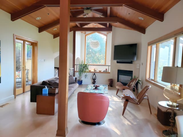 CHIC & EXCLUSIVE HOME IN PRIVATE TRANQUIL SETTING gallery image 3