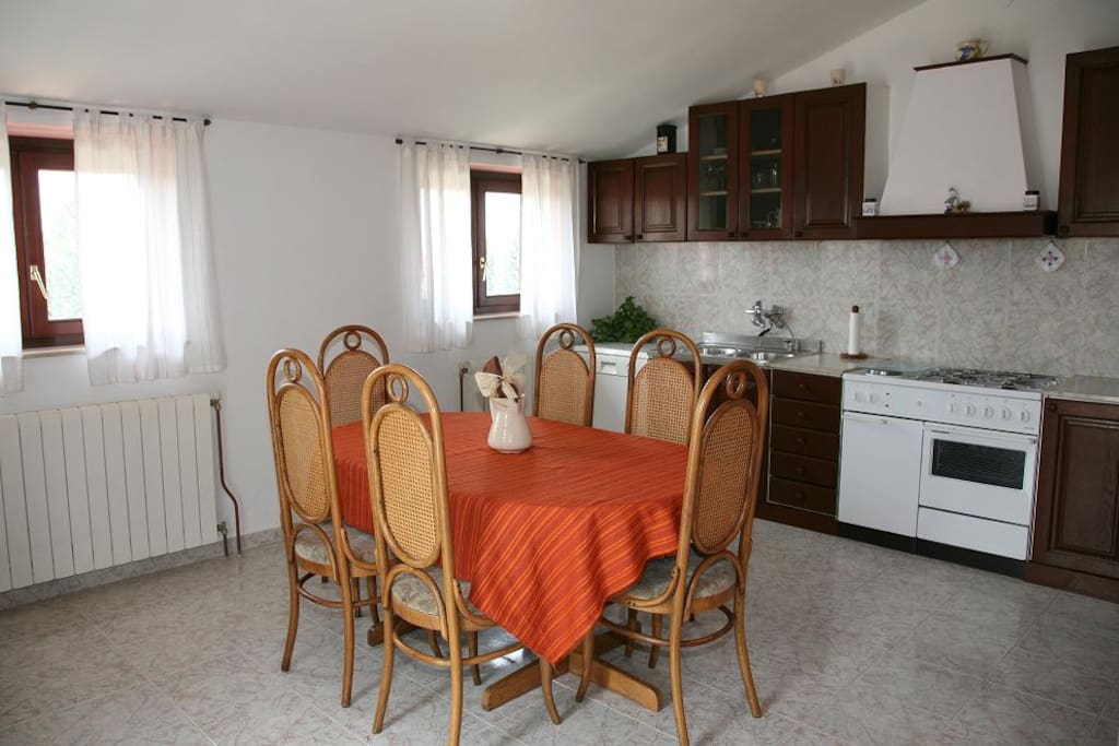 Dining table & kitchen
