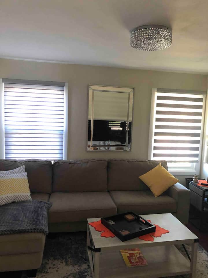 Beautiful Bungalow In Heart Of Hamilton. - Hamilton