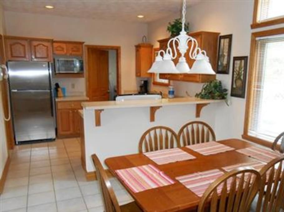 Kitchen & Dining