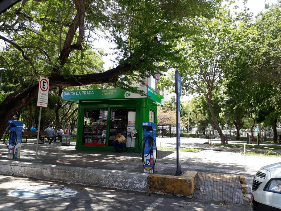 Banca de Revista próximo a praça