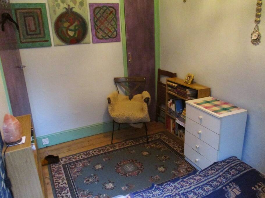 we have a walk in chamber for storage behind the chair
