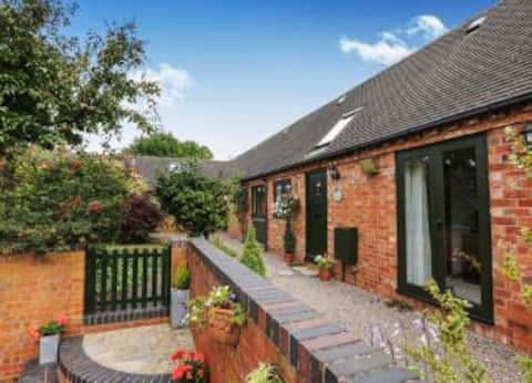 Successful Airbnb property: Barn conversion near M5 & Worcester City in Worcester