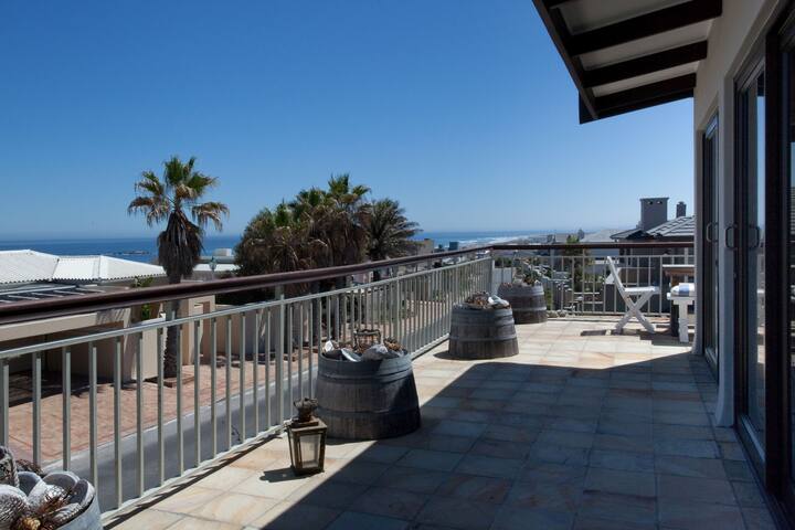 Luxury Apartment Close to World Famous Big Bay gallery image 2