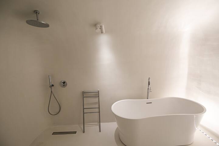 Two Bedroom Villa, Outdoor Hot Tub – Aloia Villas gallery image 5