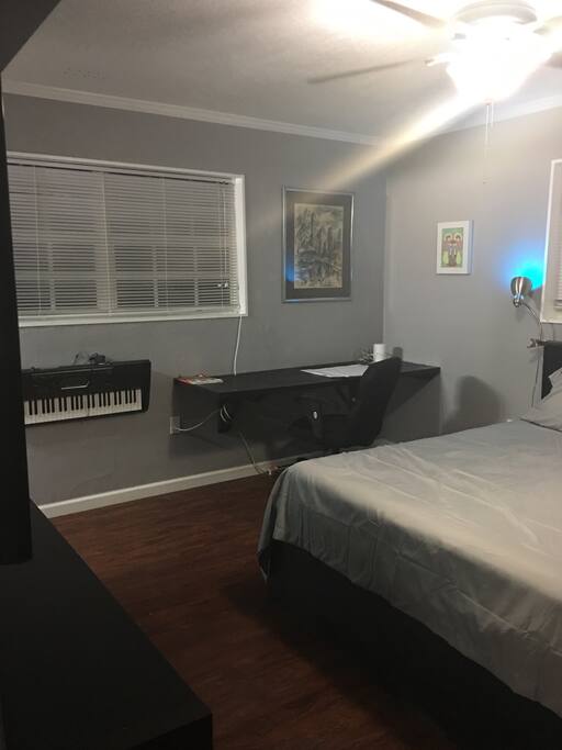 Table/ computer desk