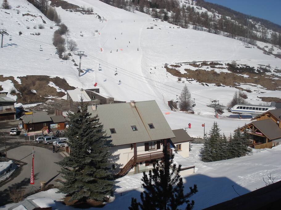 Vue depuis le balcon de l'appartement sur la piste olympique