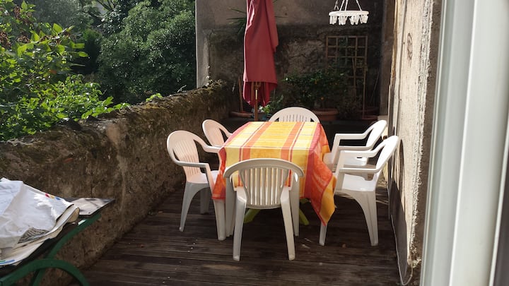 Appartement - 6 Couchages Avec Une Terrasse. - Pézenas