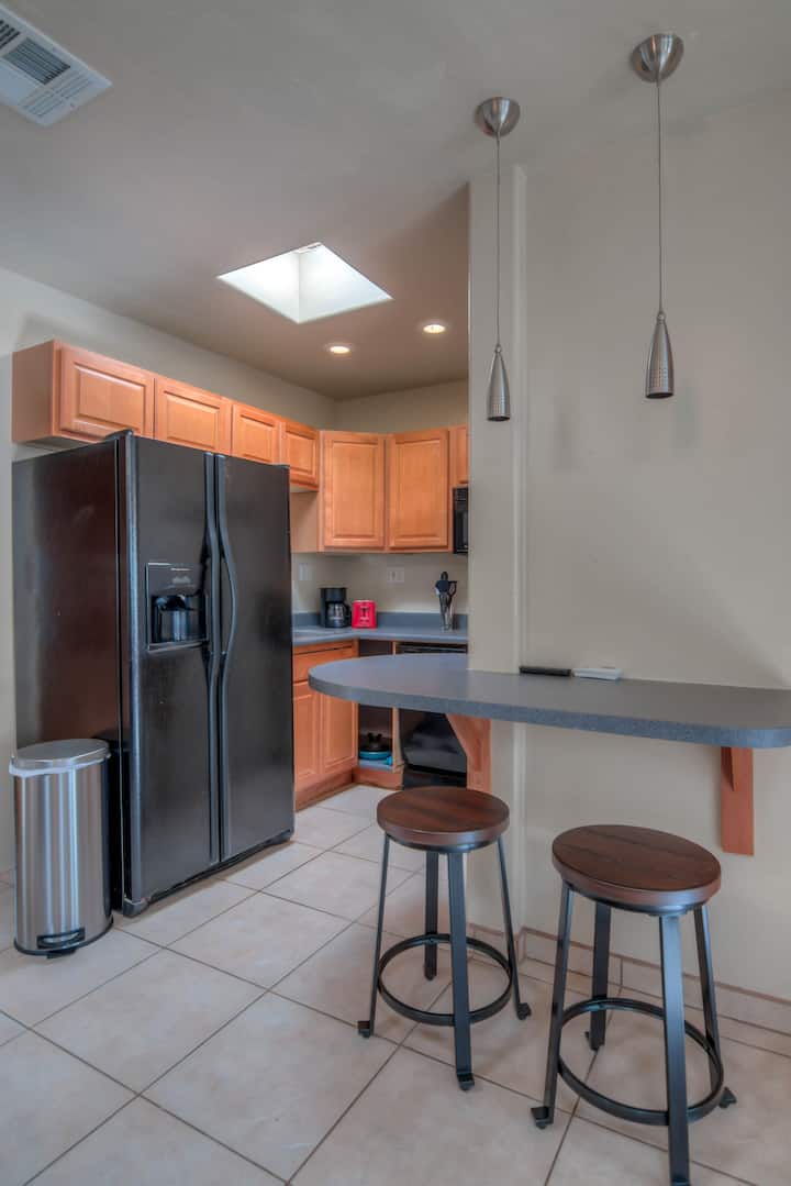 Appealing Quiet And Private Modern 2 Bedroom - Tucson, AZ
