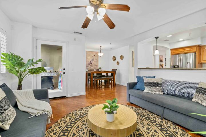 MB Contemporary 4BR/3BA Steps to Sand with Garage gallery image 5