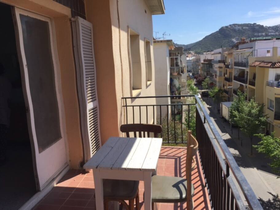 Petite terrasse très agréable (exposée plein sud)