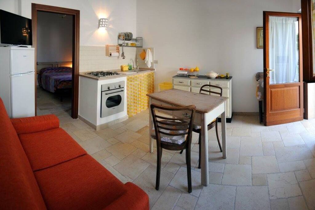 Casa GIALLA, soggiorno con divano letto