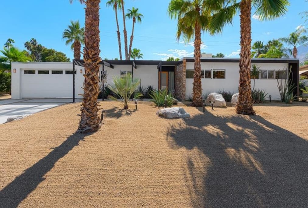 Desert Palms Getaway