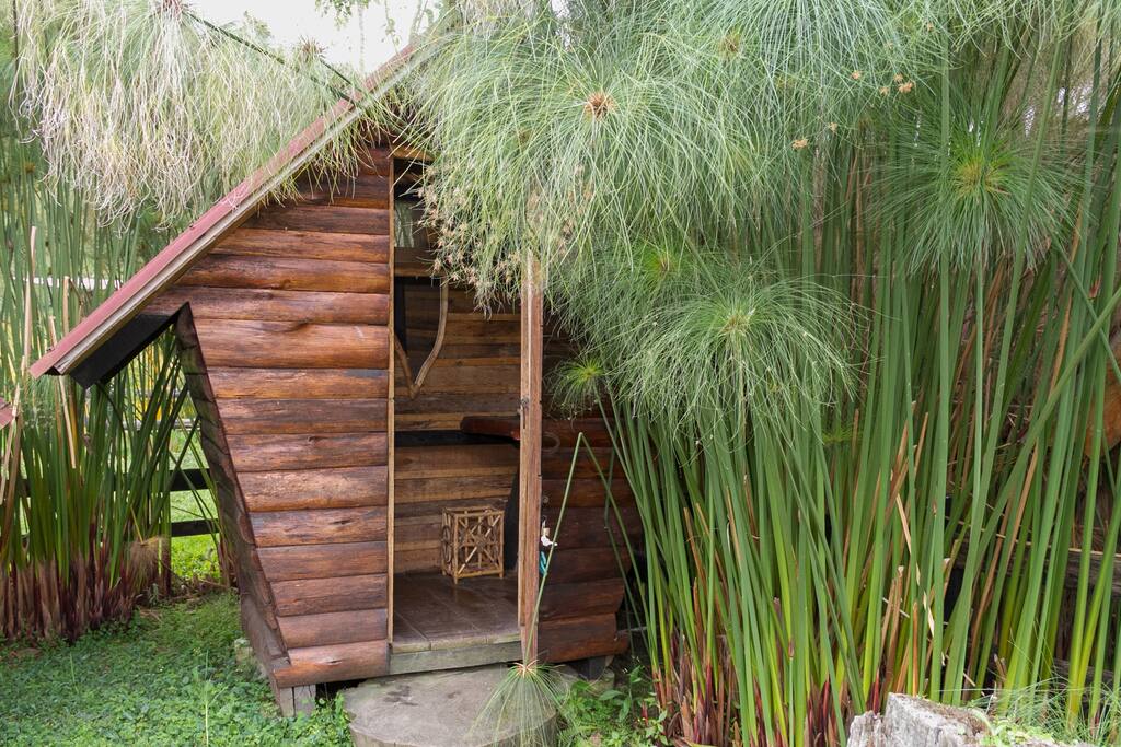 Baño externo de la cabaña.
