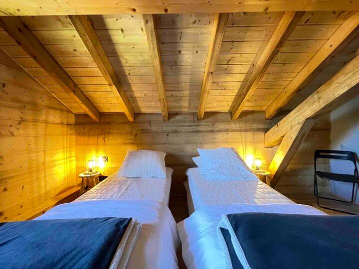 Spálňa 1 s 2 samostatnými lôžkami, ktoré je možné spojiť pre manželskú posteľ