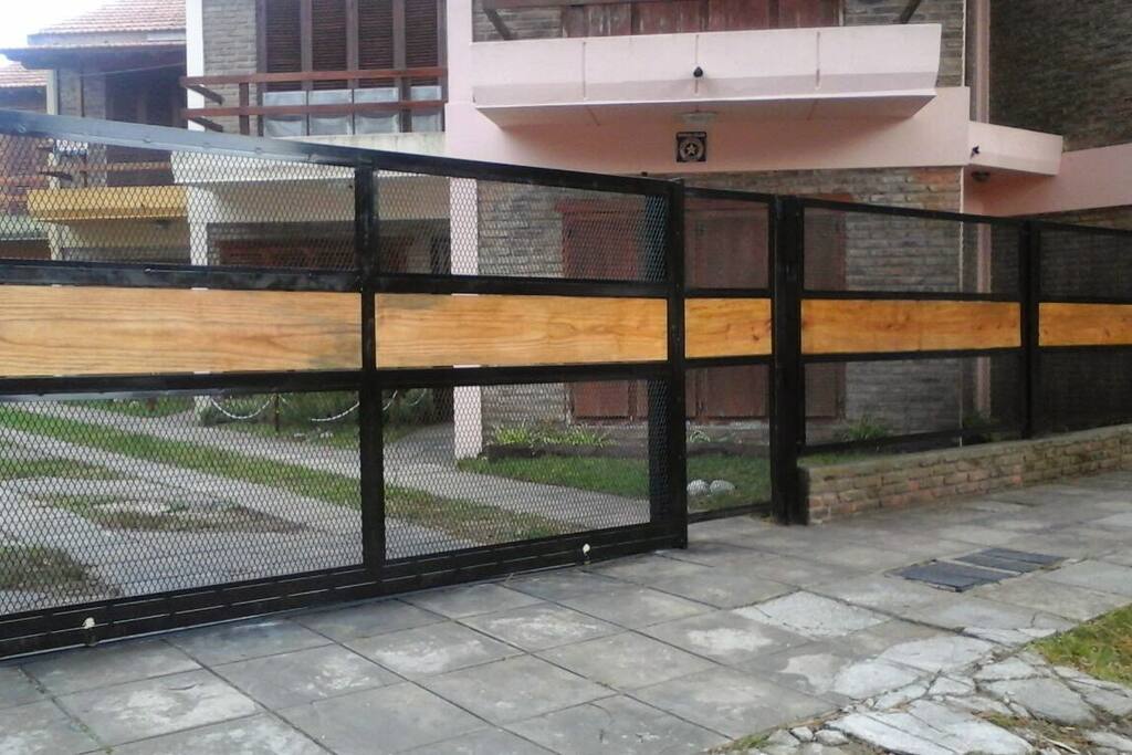 Porton con reja para seguridad