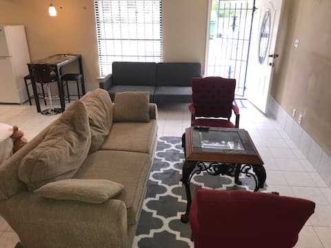 Top performing Airbnb: Studio Apartment - 15' to Downtown, NRG Stadium in Trinity / Houston Gardens