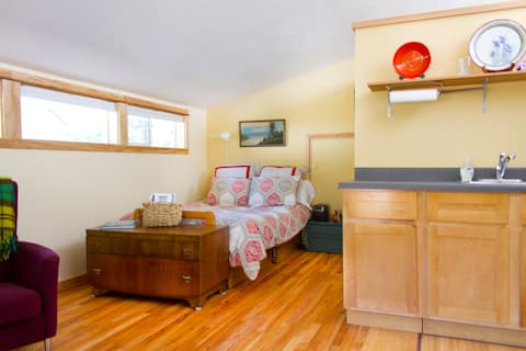 Meadowlark- studio near U of O