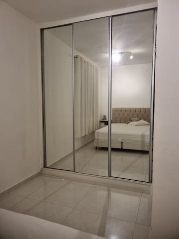 Duplex lindo em botafogo, com três quartos.