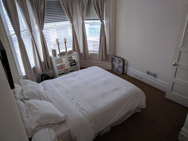 Mission- Streetside Sunny Apt -SINGLE OCCUPANCY