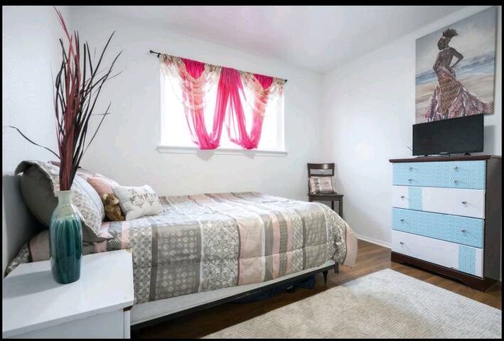 Urban , Convenient, Peaceful & Neighborly Townhome