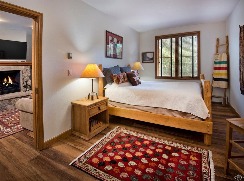 次卧配备标准双人床