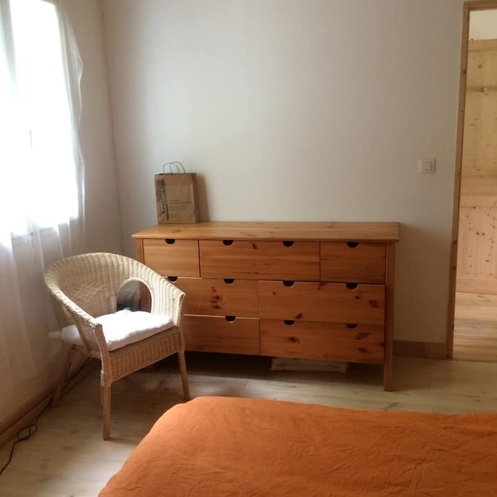 Chumba cha sakafu ya chini: kitanda cha watu 2 (starehe sana y'a bhyyybhyhh140)Bbsitt y h