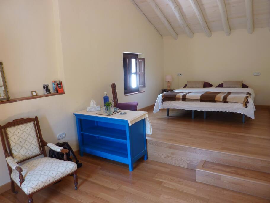 Large double/twin bedroom with plenty of space.