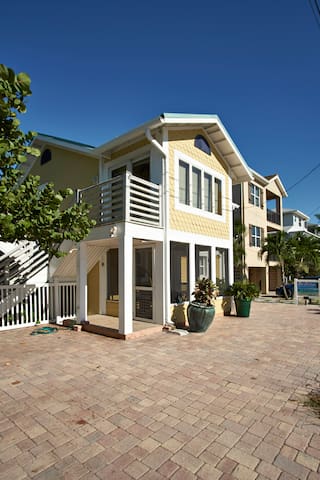 Las Palmas Beach Rentals unit 2