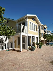 Las Palmas Beach Rentals unit 2