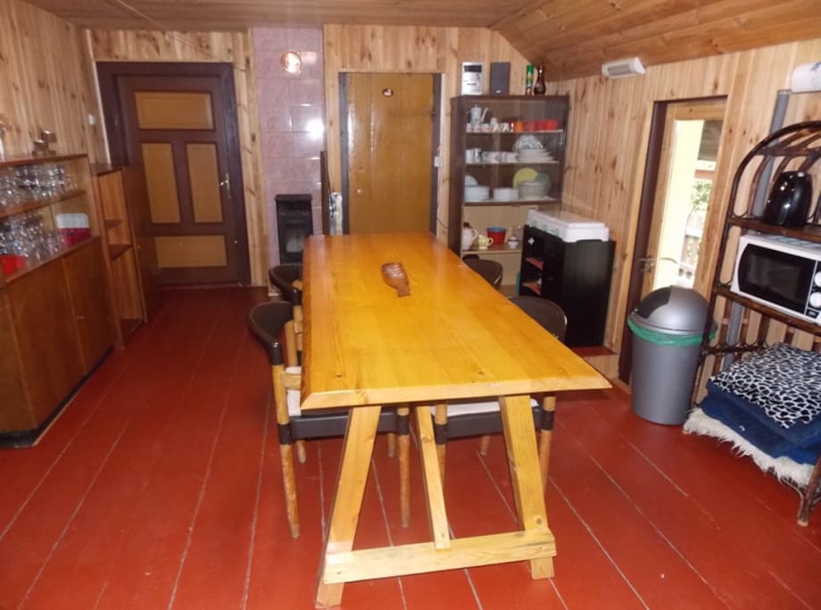 Possibilité de cuisiner, accès sur le balcon, les chambres, salle-de-bains et wc séparés,