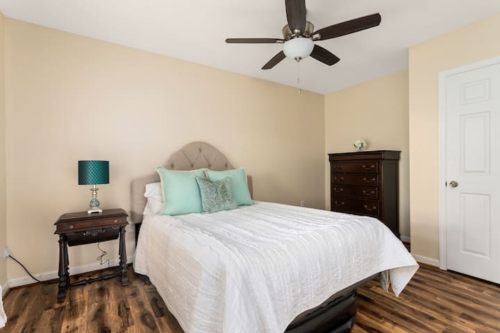 Dhomë gjumi në katin e poshtëm