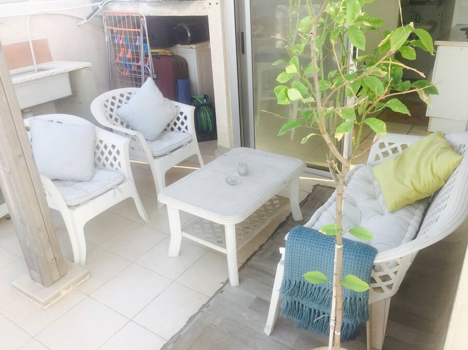 Cute place outside to hang with friends