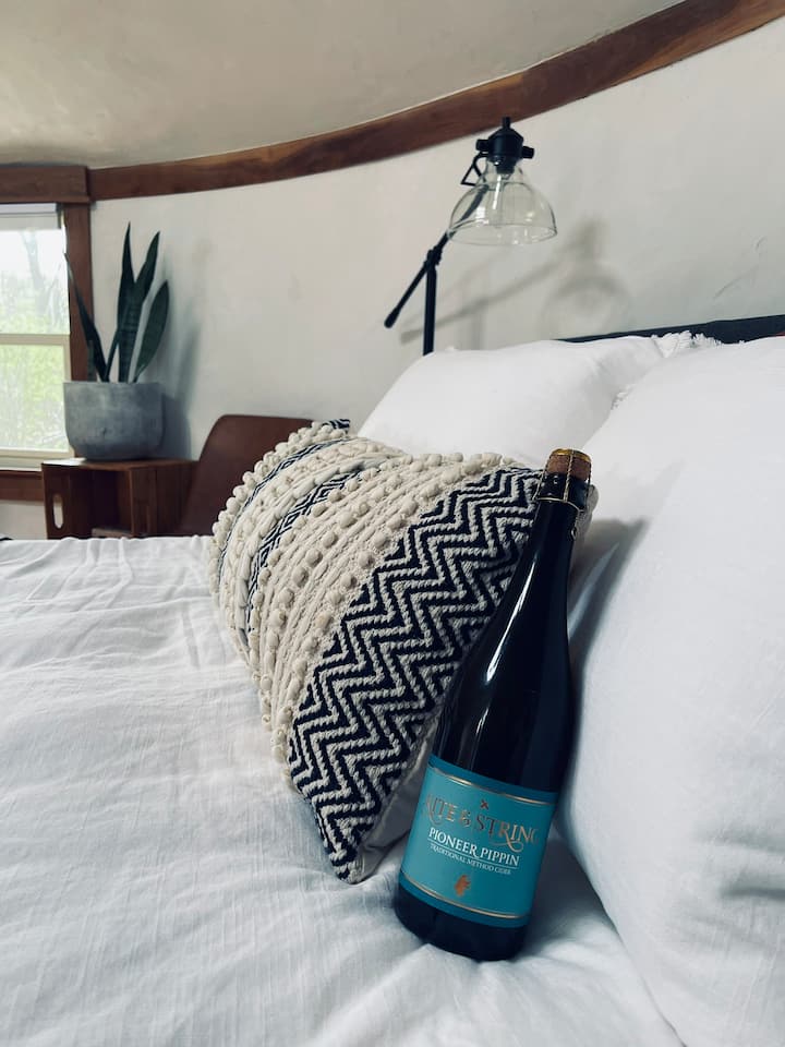 The Yurt Finger Lakes Cider House! Tiny houses for Rent in