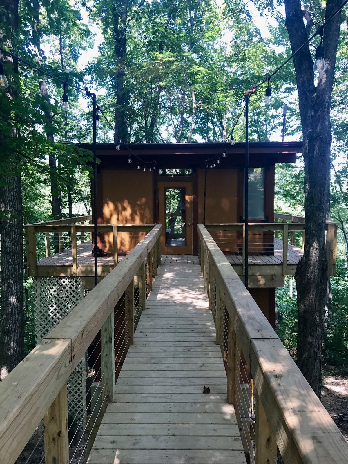 hocking hills treehouse airbnb