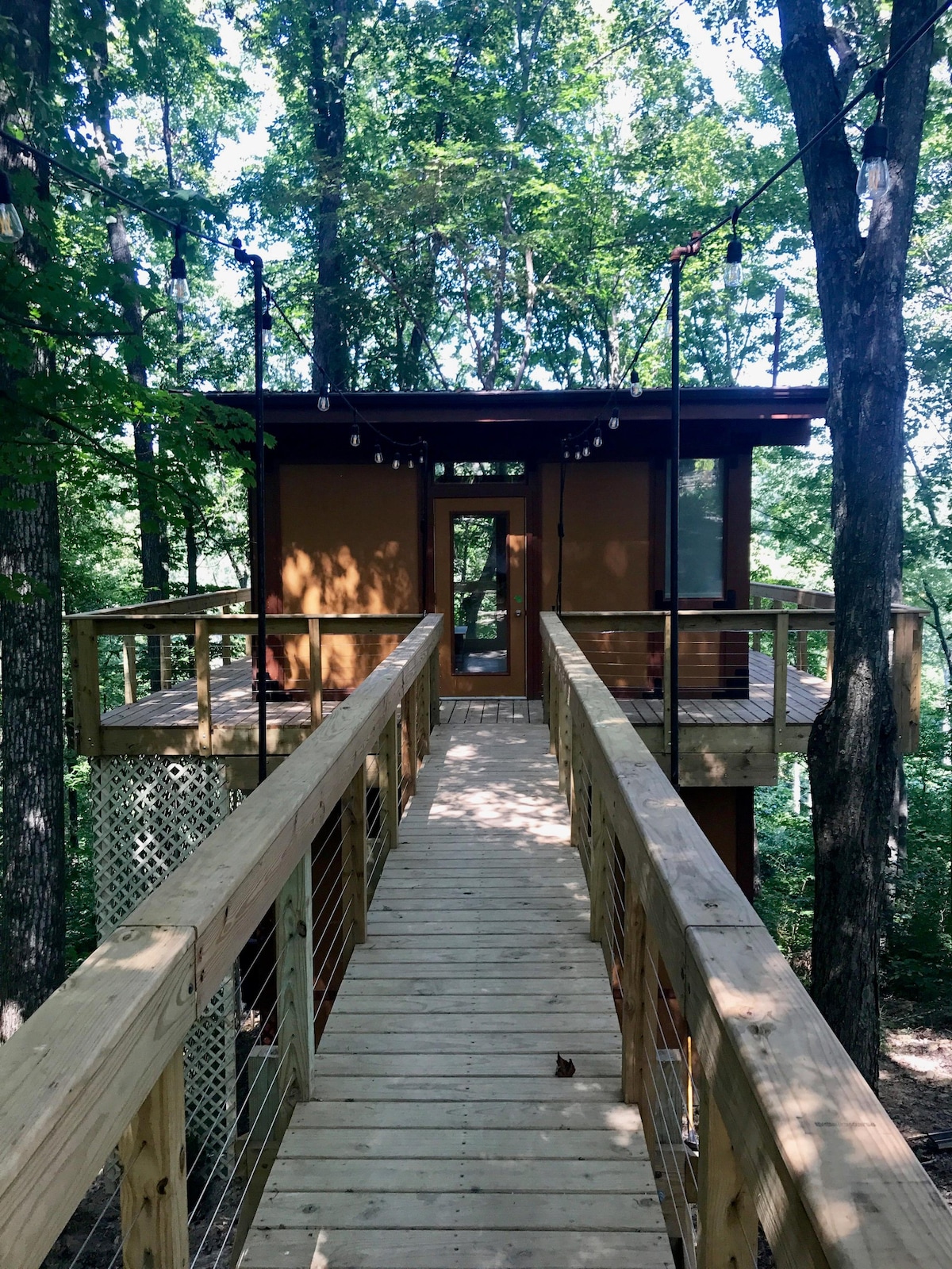 hocking hills treehouse airbnb