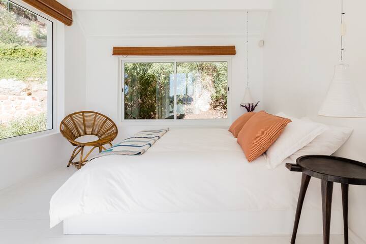 Icaria gallery image 5