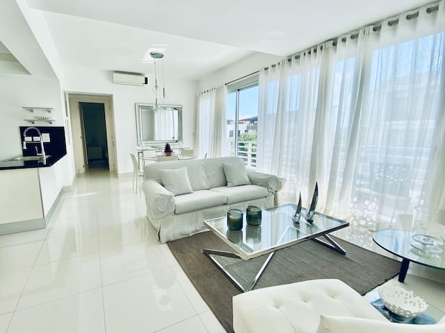 «RELAXING White Apt ~ 5 min from DR’s TOP Beaches»