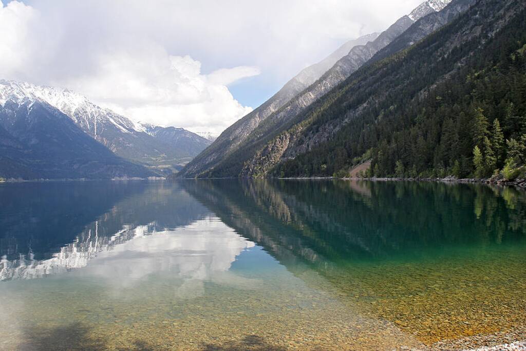 The end of Anderson Lake, just a 5 minute drive north