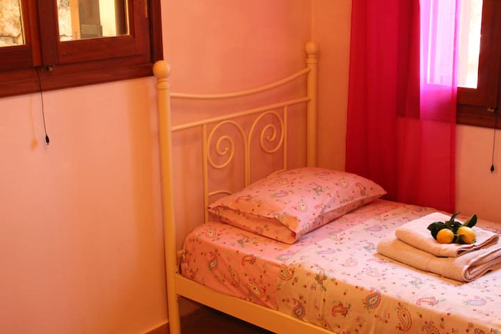 Dhomë gjumi 1