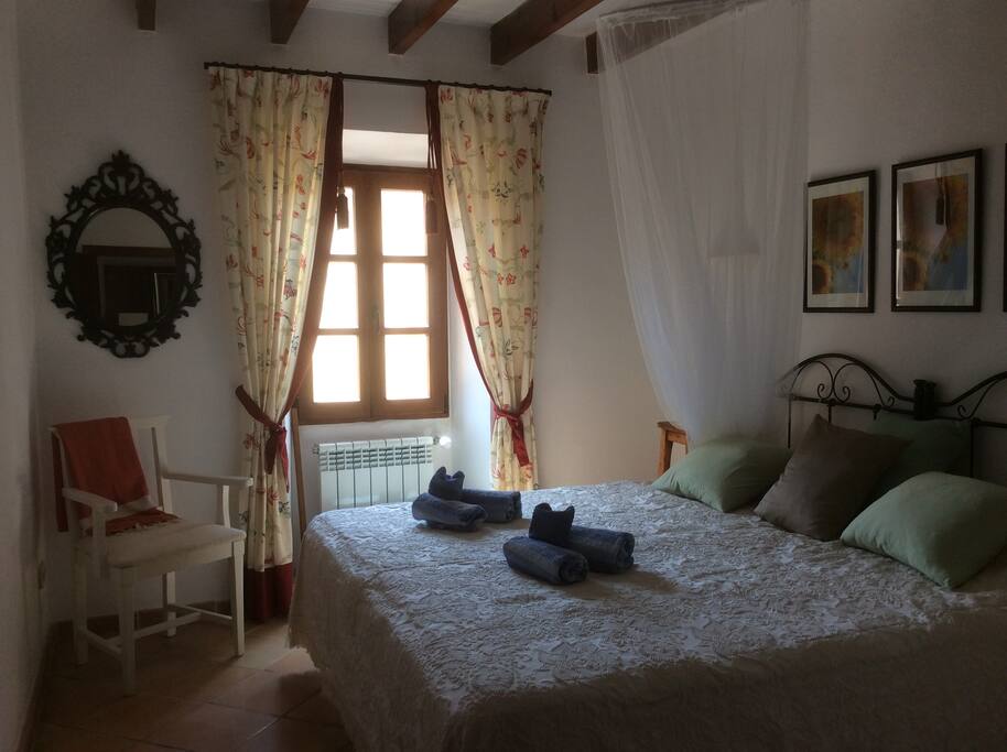 2tes Schlafzimmer im ersten Stock