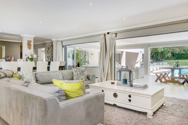 Upper Constantia 5-Bed Family Retreat gallery image 5