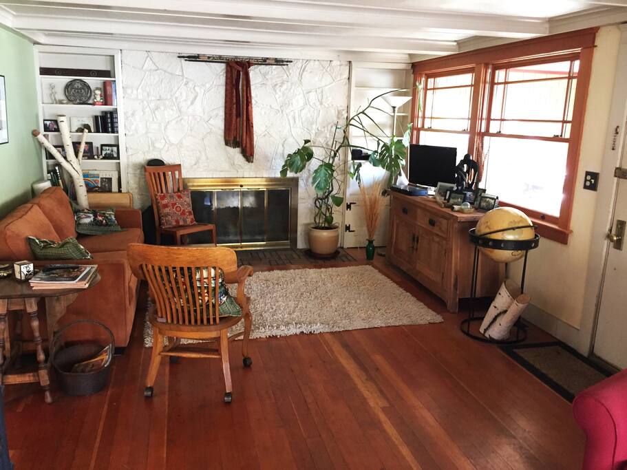 Comfortable living room area with television (no cable TV)