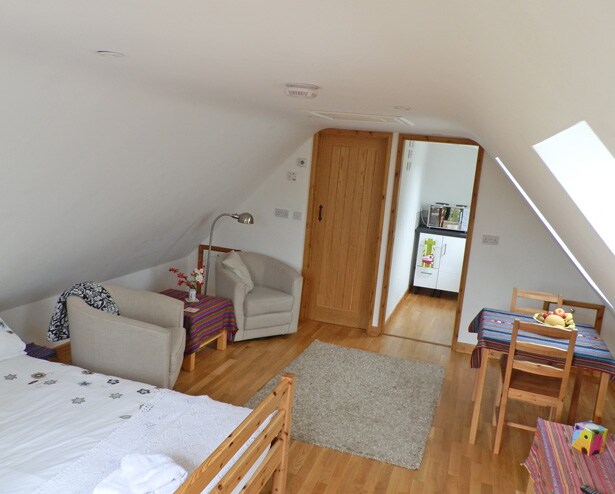 Gated parking twin/double studio Guest houses for Rent in Prestbury