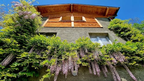 Homely chalet for 10 in the heart of Swiss Alps