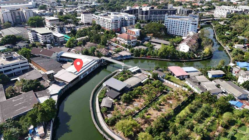 Cozy Villa by Canal near BTS Onnut Bangkok gallery image 3