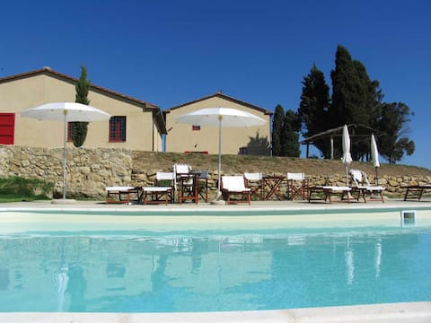 In the Tuscan countryside, Podere I Luoghi with swimming pool Ap1