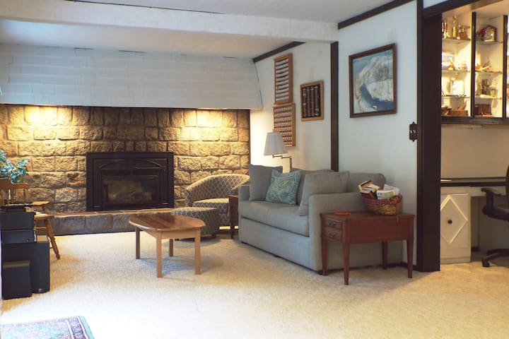 Spacious 2 BR apt in private and convenient area.